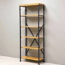 أعمدة وهياكل دعم